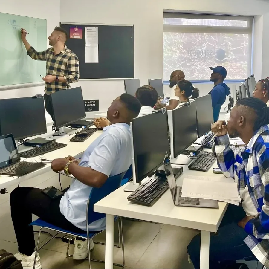 Школа бизнеса и менеджмента, Мальта