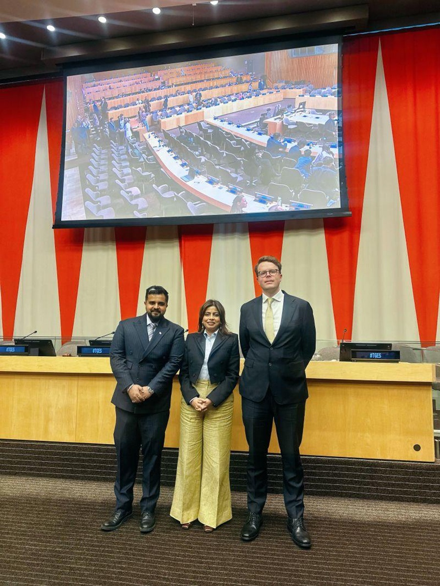 Stuart Smith posing with members of the panel at the United Nations